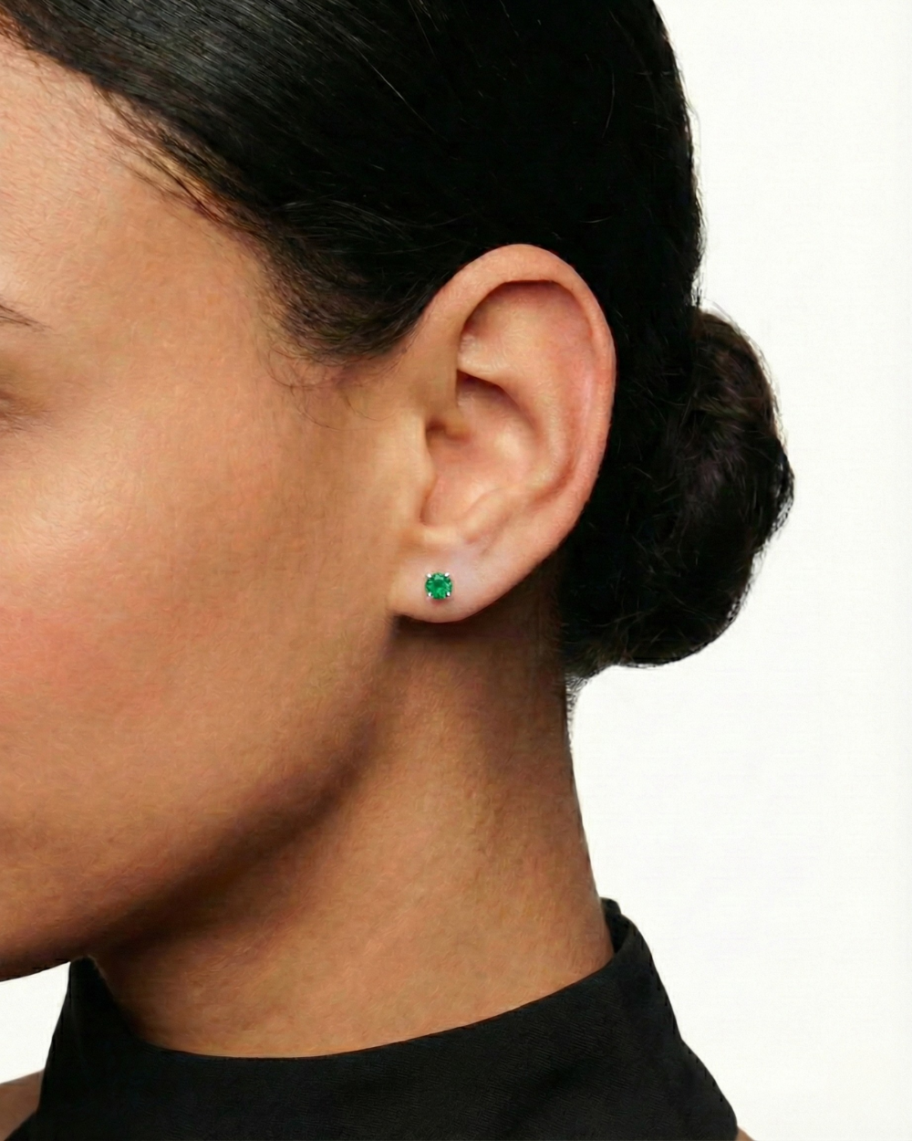Round Emerald Stud Earrings – 5 mm, 18k White Gold